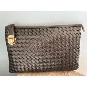 Michelle Buckle Basket Woven Convertible Clutch Crossbody Handbag Metallic Grey
